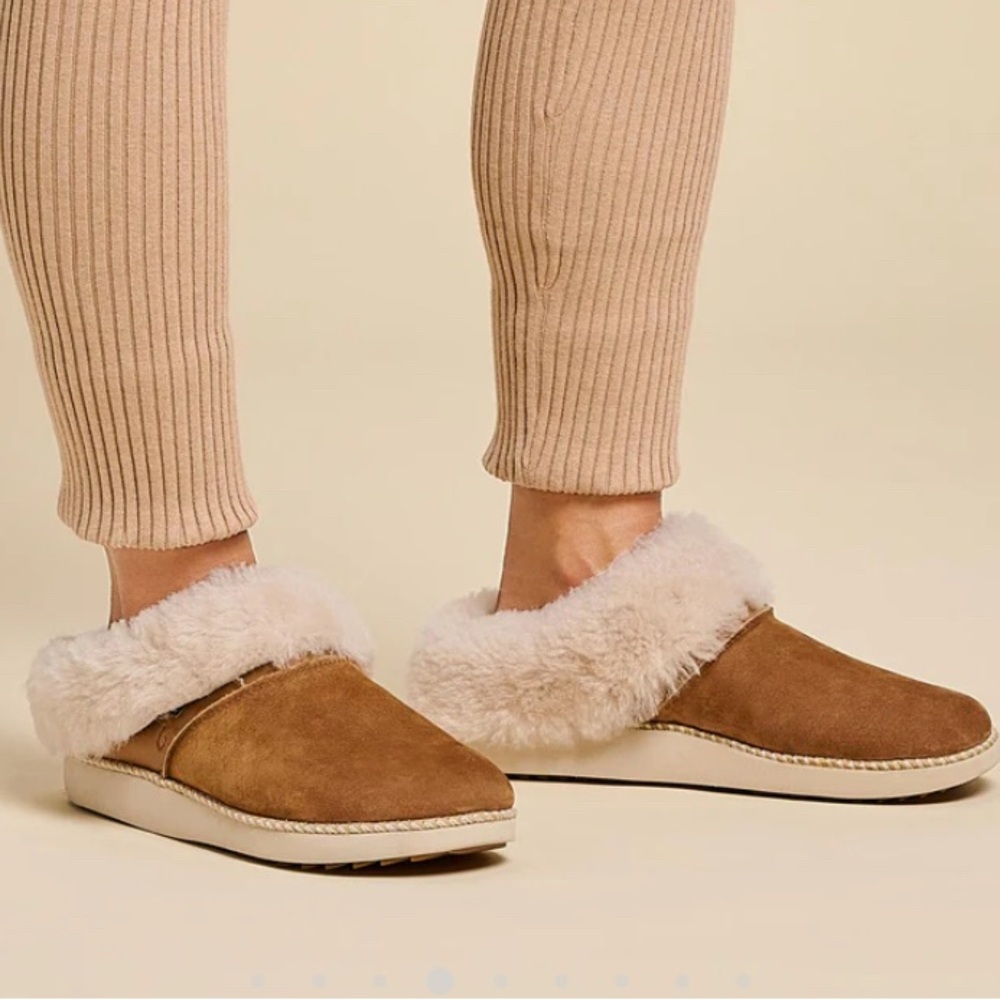 Women’s OluKai Ku’i slippers.